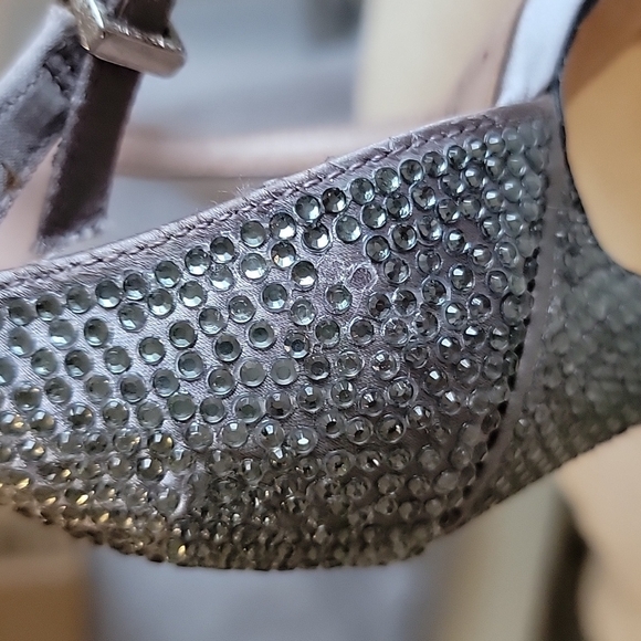 Vince Camuto Gernetto Platinum Crystal Stiletto Heels Size 7.5 - Picture 11 of 11
